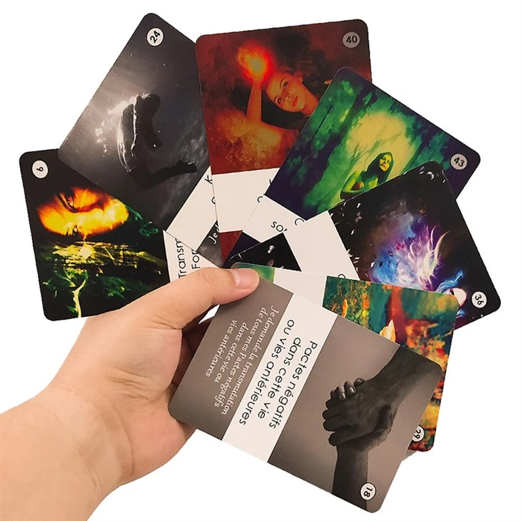Interacción de cartas de entretenimiento de cartas del tarot